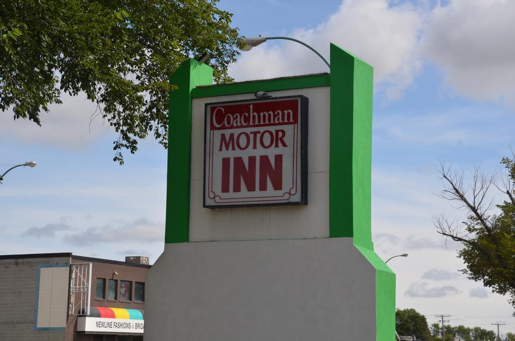 Coachman Inn 리자이나 외부 사진