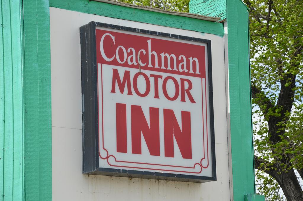 Coachman Inn 리자이나 외부 사진